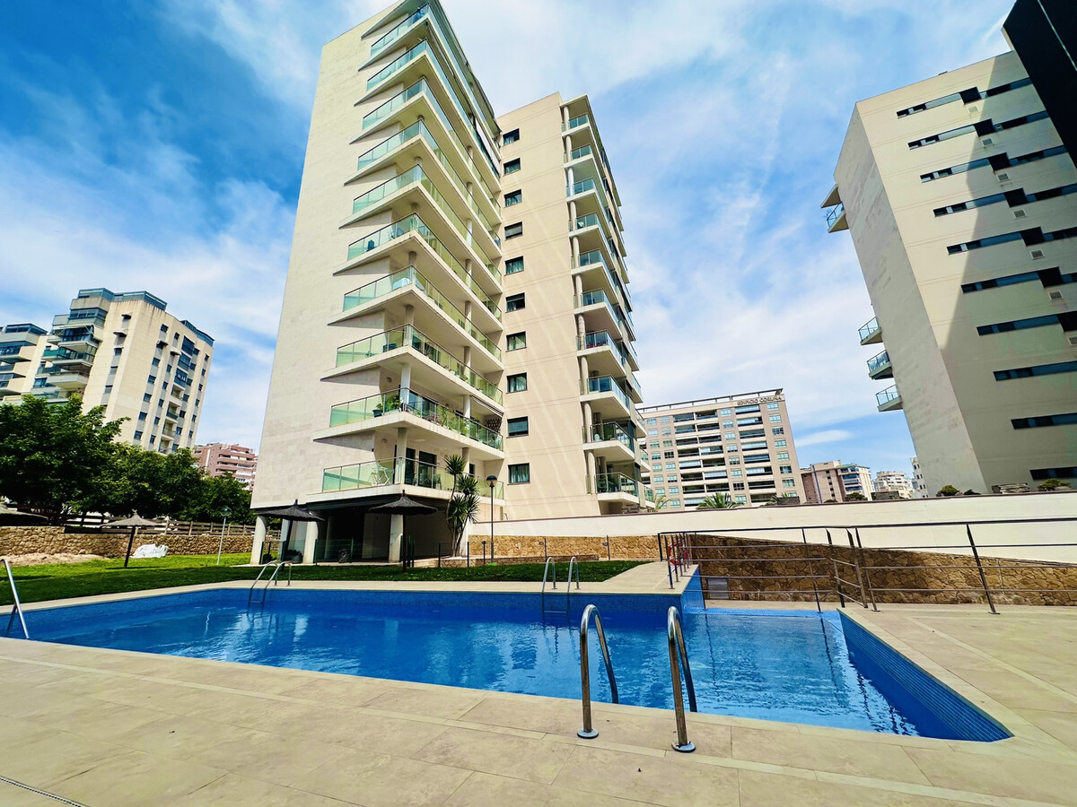 Appartement 10e étage avec vue, piscine et garage à Villajoyosa - Photo 2