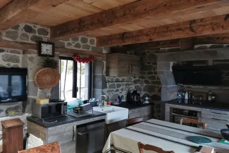 Buron Lou Fenestrou Le Mont Dore 4pers, Gîte familial rustique au Mont-Dore - Photo 5
