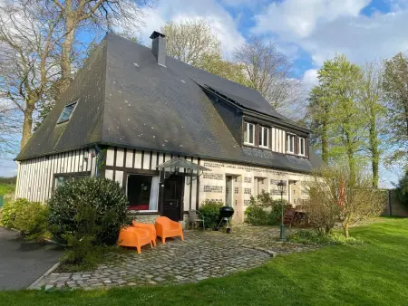 Location maison à Villainville, Spacieuse Maison avec Piscine à Villainville - 170 m²