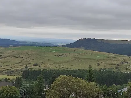 Location appartement à Besse et Saint Anastaise Super Besse, Appartement 6 personnes à Super Besse avec parking et piscine