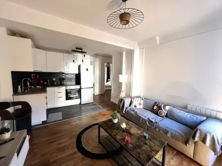 Location appartement à Reims, Spacieux 4 Chambres au Centre de Reims avec Internet Inclus