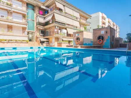 Location appartement à Pineda de Mar, Charmant Apt 2 Chambres à Pineda de Mar, Piscine, 110m Plage