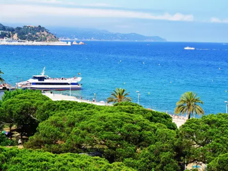 Location appartement à Blanes, Charmant appartement à Blanes, piscine commune, jardin, plage à 1 km