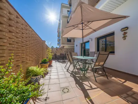 Location appartement à Pineda de Mar, Appartement moderne pour 6 à Pineda de Mar, à  quelques mètres de la plage avec Wi-Fi, terrasse et parking