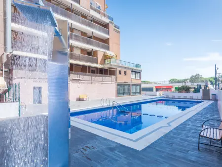 Location appartement à Malgrat de Mar, Appartement moderne à Malgrat de Mar avec piscine et Wifi, à 160m de la plage