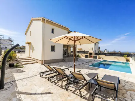 Maison Beyla avec piscine privée à Vrsi