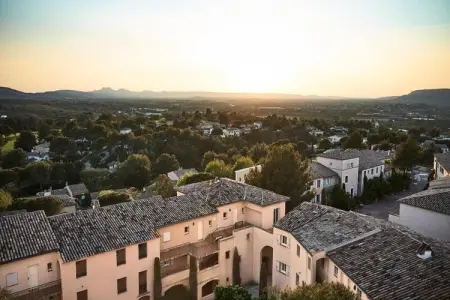 Location appartement à MALLEMORT, Maison à Pont Royal avec parc aquatique