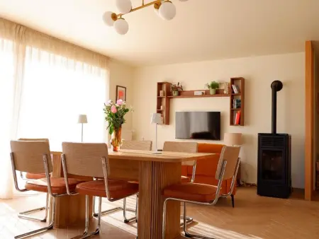 Location maison à Le Val d'Ajol, Séjour Mid-Century au Val-dAjol avec Parking et Animaux Bienvenus