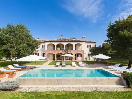 Villa Sophie 475 m² avec piscine privée à Poreč