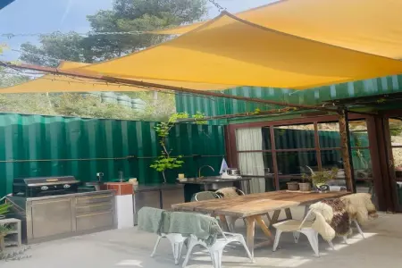 Villa Canyelles : maison-container design avec piscine : photo 6