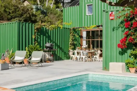 Villa Canyelles : maison-container design avec piscine : photo 7