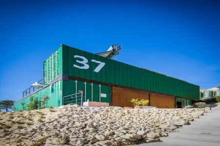 Villa Canyelles : maison-container design avec piscine : photo 31