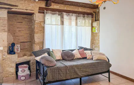 Studio rénové Pierre du 20e siècle à Puy-L'Évêque : photo 4