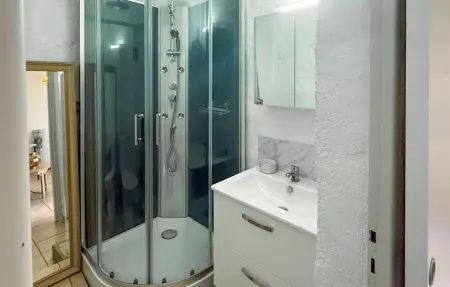 Studio rénové Pierre du 20e siècle à Puy-L'Évêque : photo 11