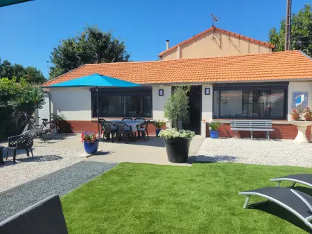 Location maison à Châtelaillon Plage, Maison familiale à 100m de la plage avec jardin clos et parking, pour 6 personnes