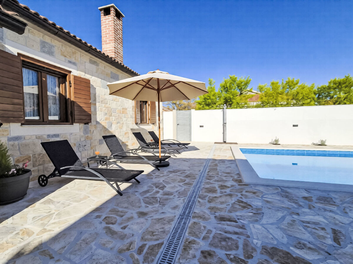 Maison Kristina avec piscine privée à Novigrad - Photo 1