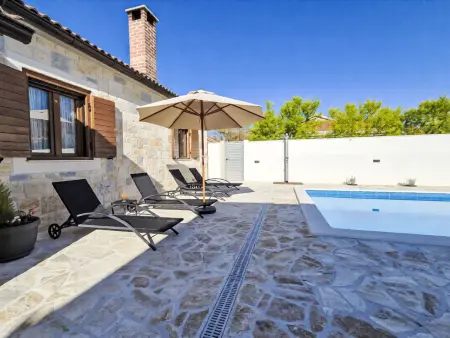 Maison Kristina avec piscine privée à Novigrad