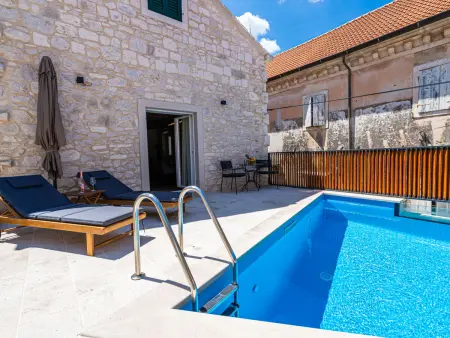 Maison Nina avec piscine privée à Brač : photo 2