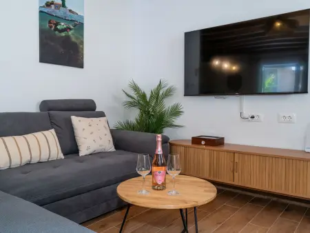 Maison Nina avec piscine privée à Brač : photo 4