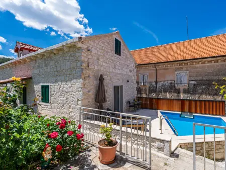 Maison Nina avec piscine privée à Brač : photo 26