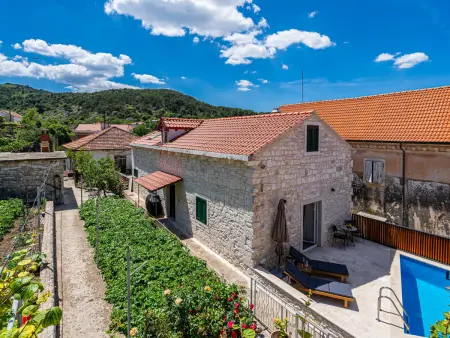 Maison Nina avec piscine privée à Brač : photo 27