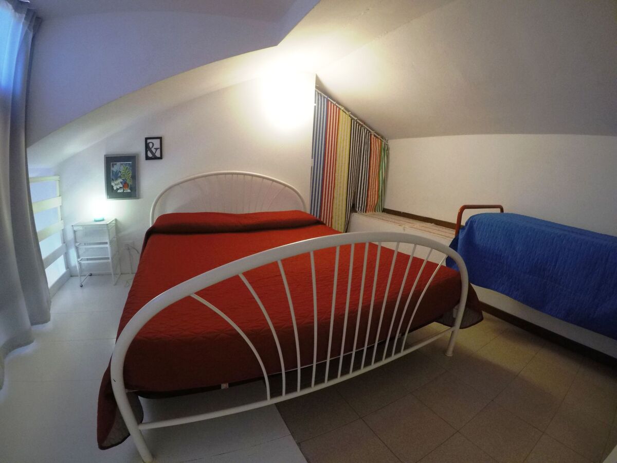 Wohnung im ersten Stock auf zwei Ebenen, Appartement 5 personnes à Rosolina Mare - Photo 10