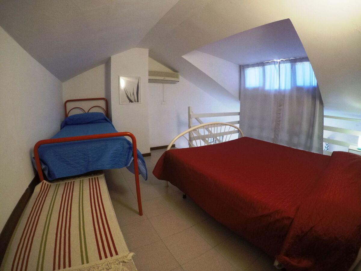 Wohnung im ersten Stock auf zwei Ebenen, Appartement 5 personnes à Rosolina Mare - Photo 11