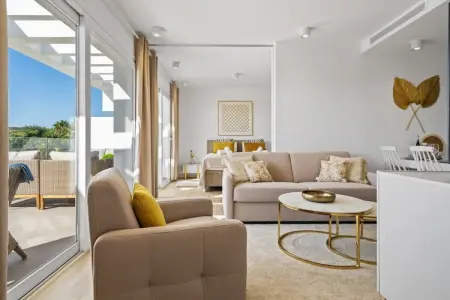 Location appartement à Casares, Penthouse chic à Casares avec solarium