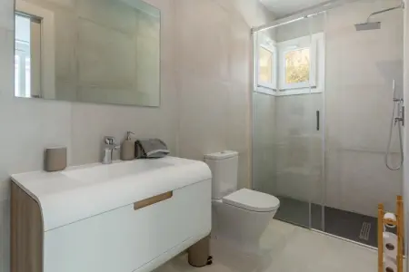 Modern Villa with Private Pool & Rooftop Terrace, Villa moderne à Mijas Costa - Photo 13