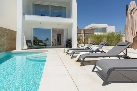 Modern Villa with Private Pool & Rooftop Terrace, Villa moderne à Mijas Costa - Photo 20