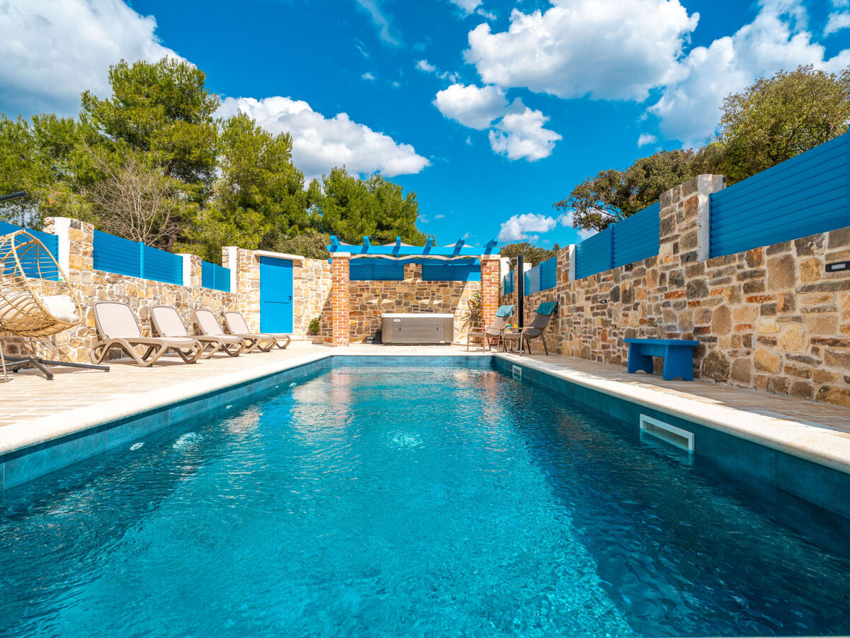 Stone Holiday house Zara avec jacuzzi à Bibinje - Photo 5