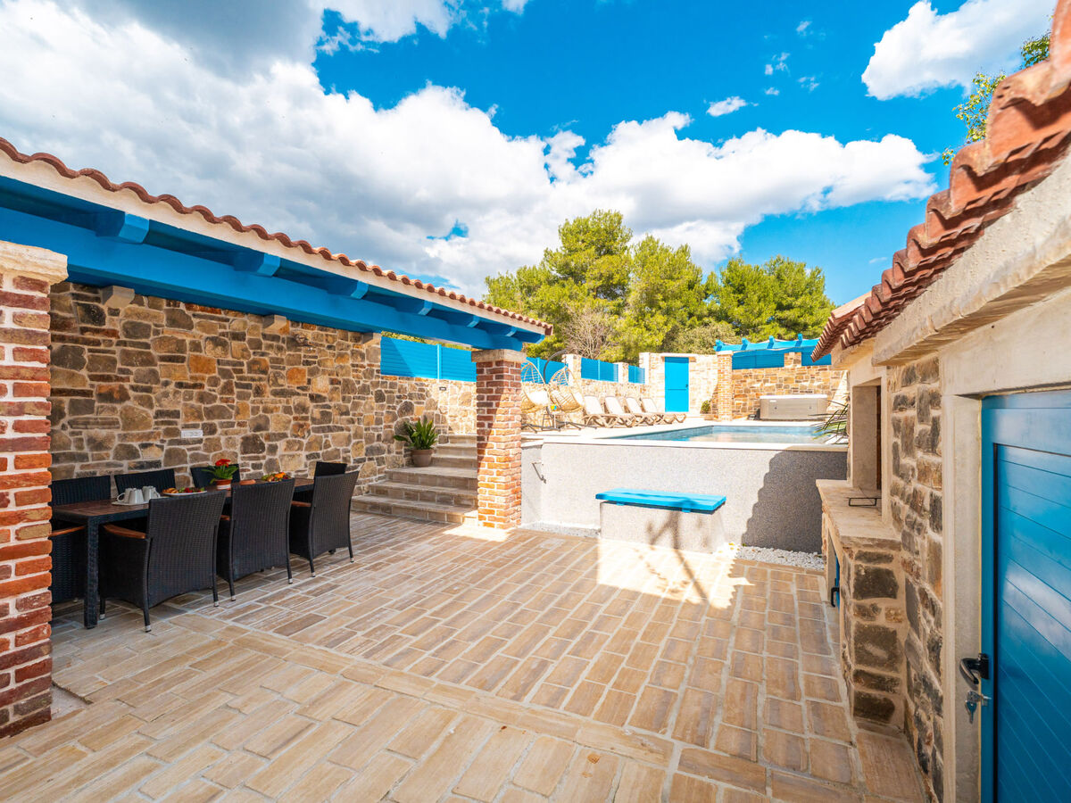 Stone Holiday house Zara avec jacuzzi à Bibinje - Photo 36