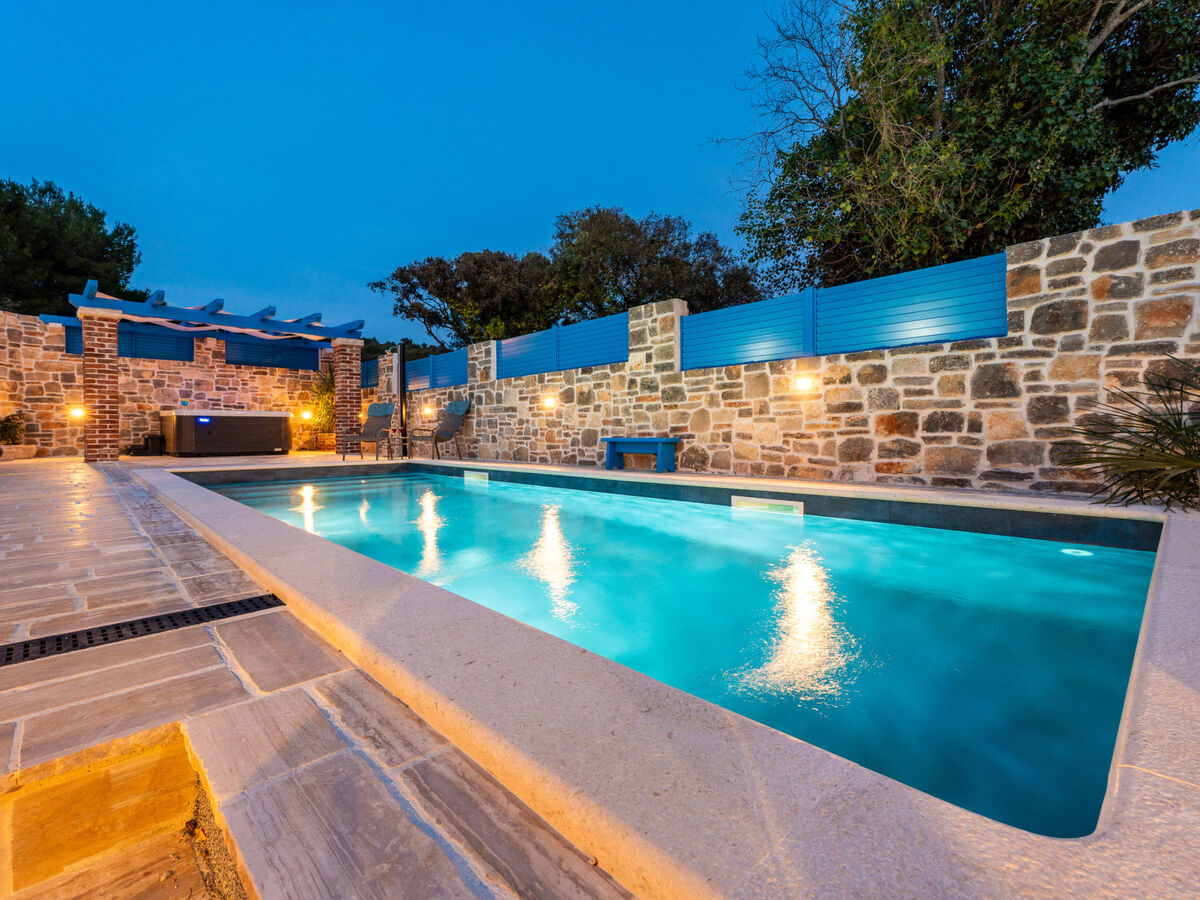 Stone Holiday house Zara avec jacuzzi à Bibinje - Photo 43