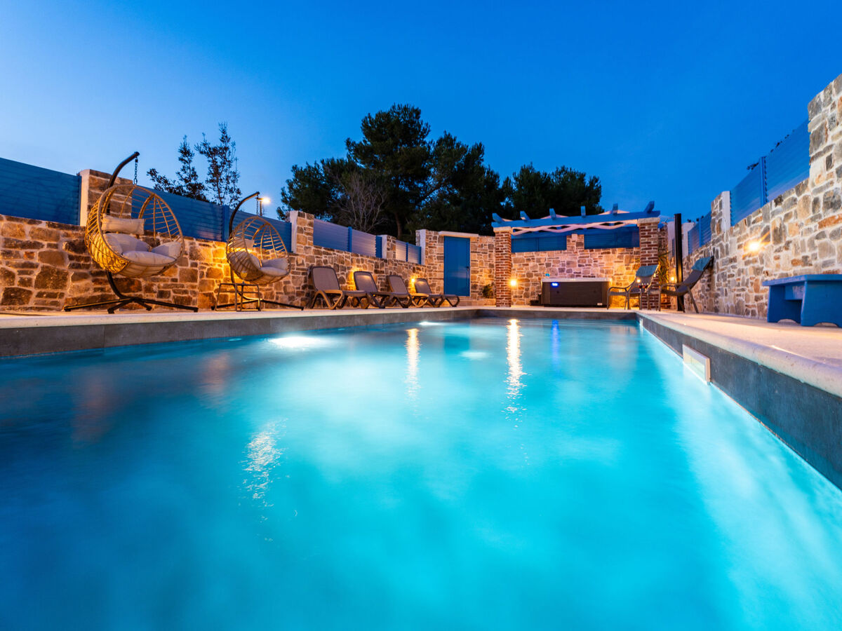 Stone Holiday house Zara avec jacuzzi à Bibinje - Photo 44
