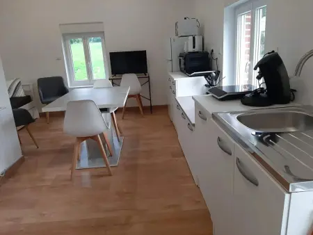 Location appartement à Barzy en Thiérache, Studio confortable à Barzy-en-Thiérache, 32 m² avec terrasse