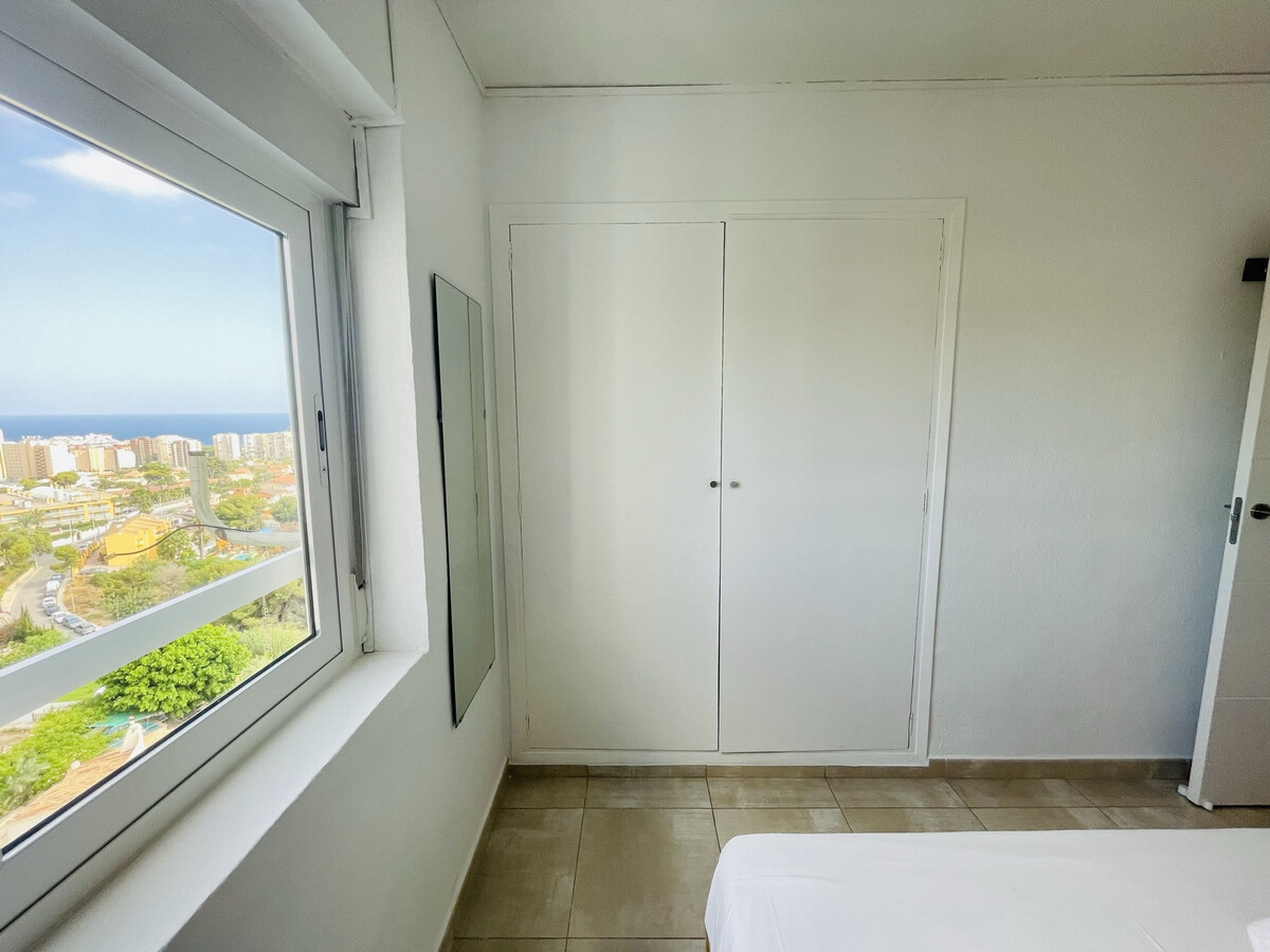 Appartement 5 pers. Benidorm, piscine et parking inclus - Photo 11