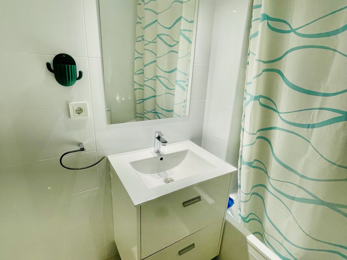 Appartement 5 pers. Benidorm, piscine et parking inclus - Photo 20