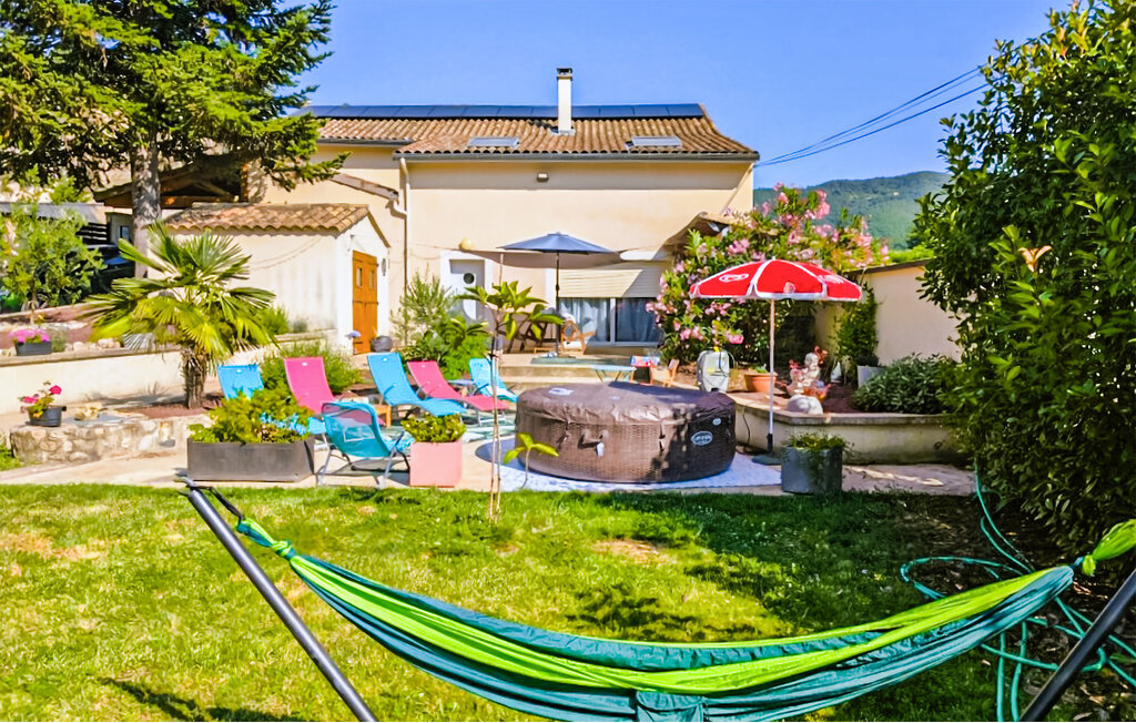 Maison 10 personnes avec jacuzzi à Saint-Fortunat - Photo 1