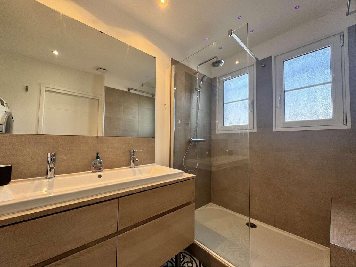 Appartement rénové 2e étage, cœur de Sanary - Photo 7