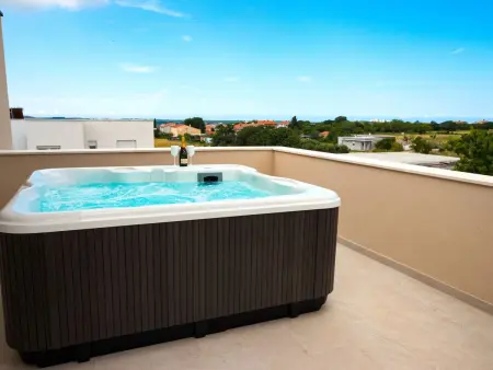 Villa Paula à Pula : piscine chauffée et jacuzzi : photo 5