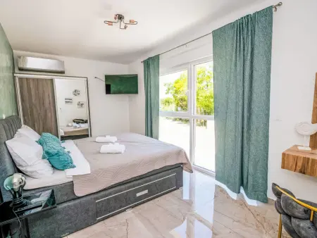 Villa Paula à Pula : piscine chauffée et jacuzzi : photo 19