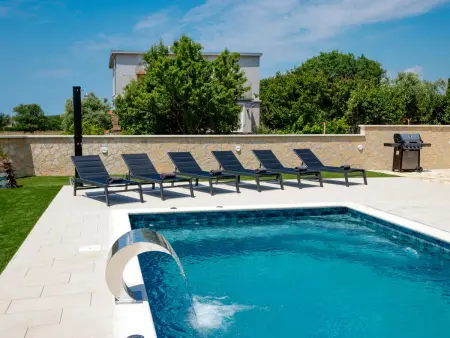 Villa Paula à Pula : piscine chauffée et jacuzzi : photo 22
