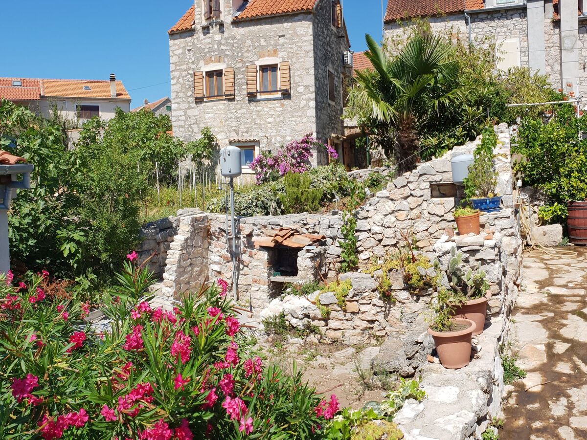 Maison en pierre dalmate sur Zlarin avec jardin - Photo 2