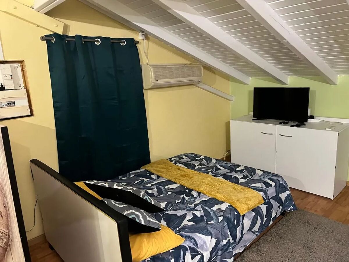 Studio 54 m² à Sainte-Rose, entrée privée et cuisine équipée - Photo 2