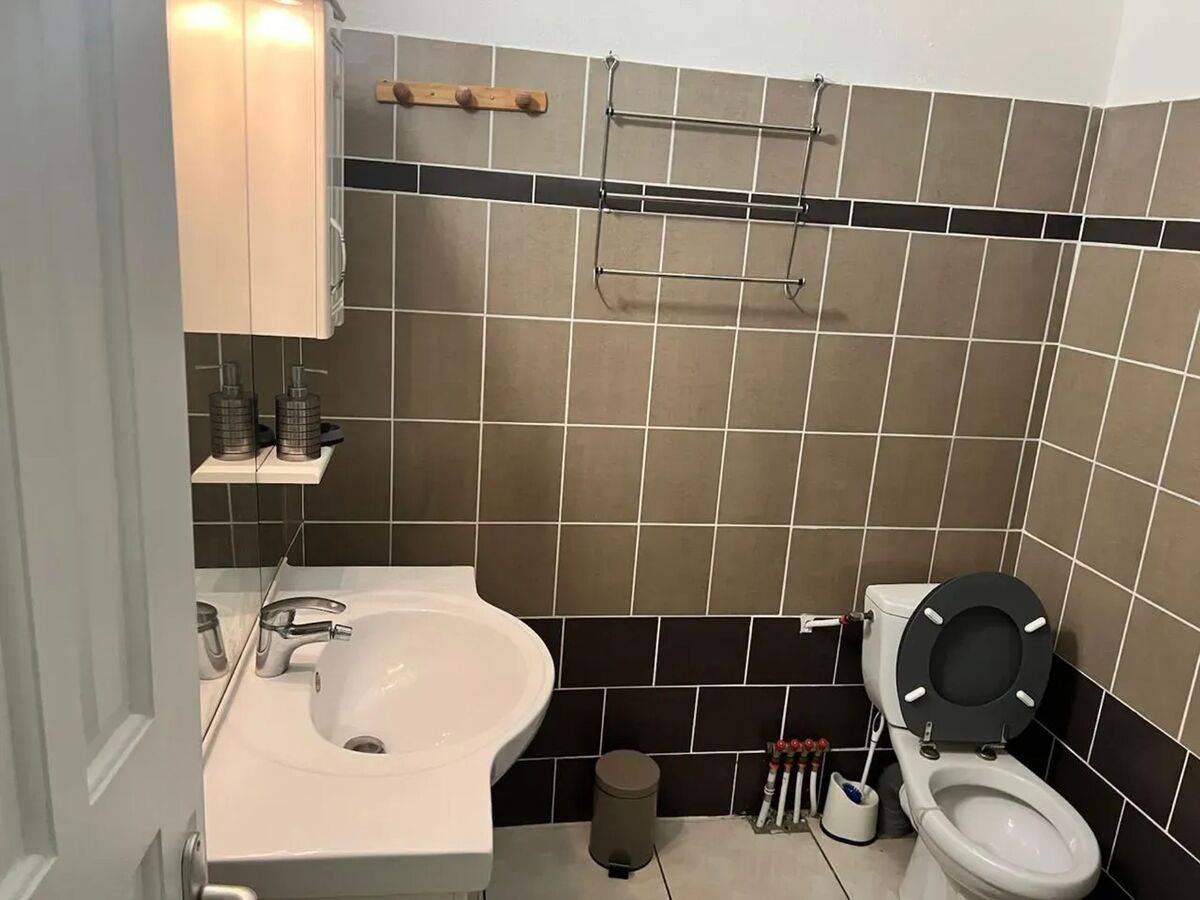 Studio 54 m² à Sainte-Rose, entrée privée et cuisine équipée - Photo 3