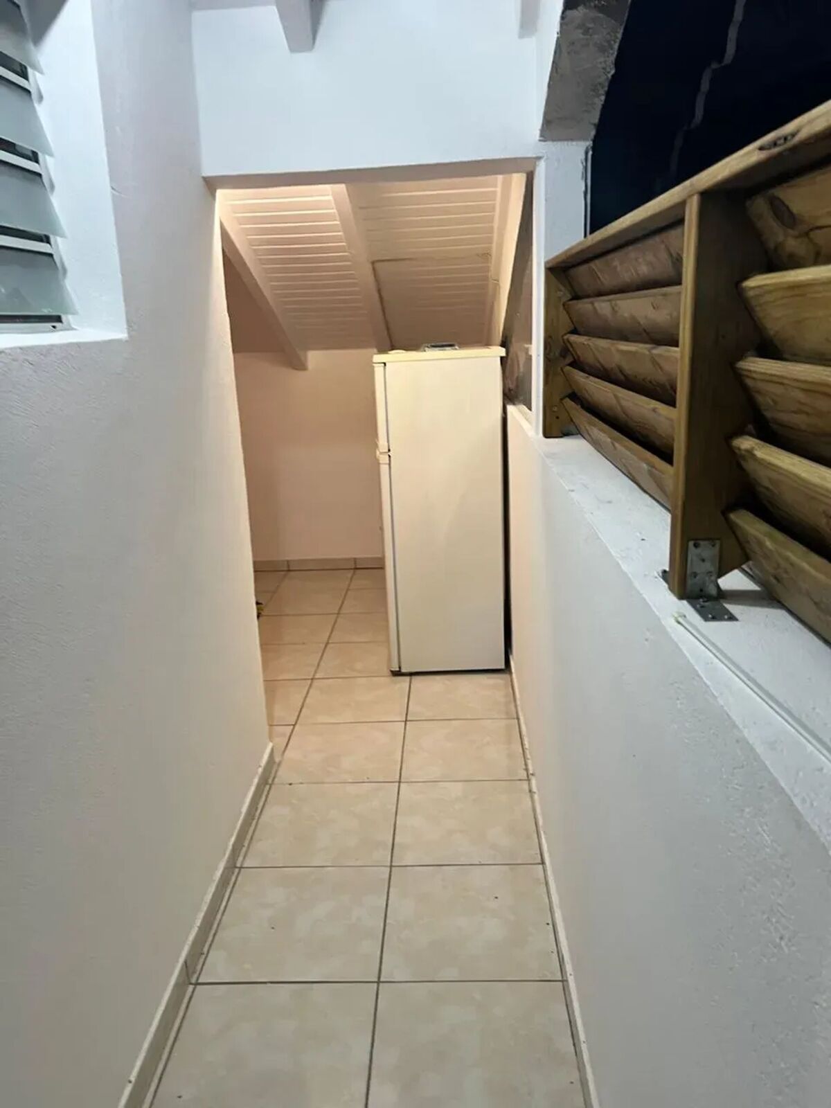 Studio 54 m² à Sainte-Rose, entrée privée et cuisine équipée - Photo 15