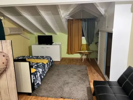 Location appartement à Sainte Rose, Studio cosy à Sainte-Rose, 54 m² avec entrée privée
