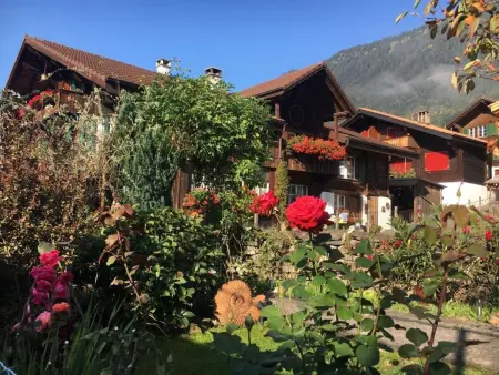 Location maison à Ringgenberg, Chalet-Hausteil mit Garten im Dorfkern