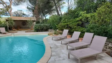 Location villa à Rognes, Villa confortable avec jardin à Rognes – 200 m²