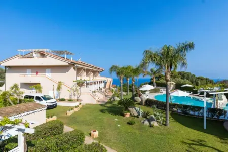 Location appartement à Capo Vaticano, Studio pour couples avec piscine à Capo Vaticano